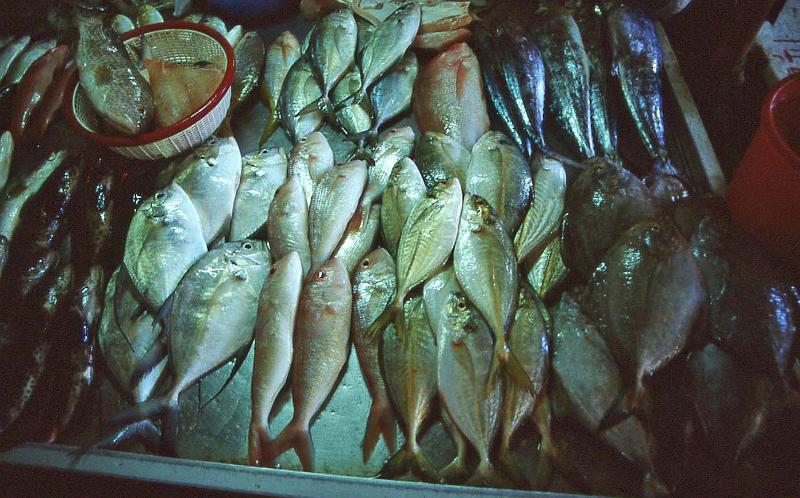 WT 0600 105a24 e001 Singapore Market Scene.jpg